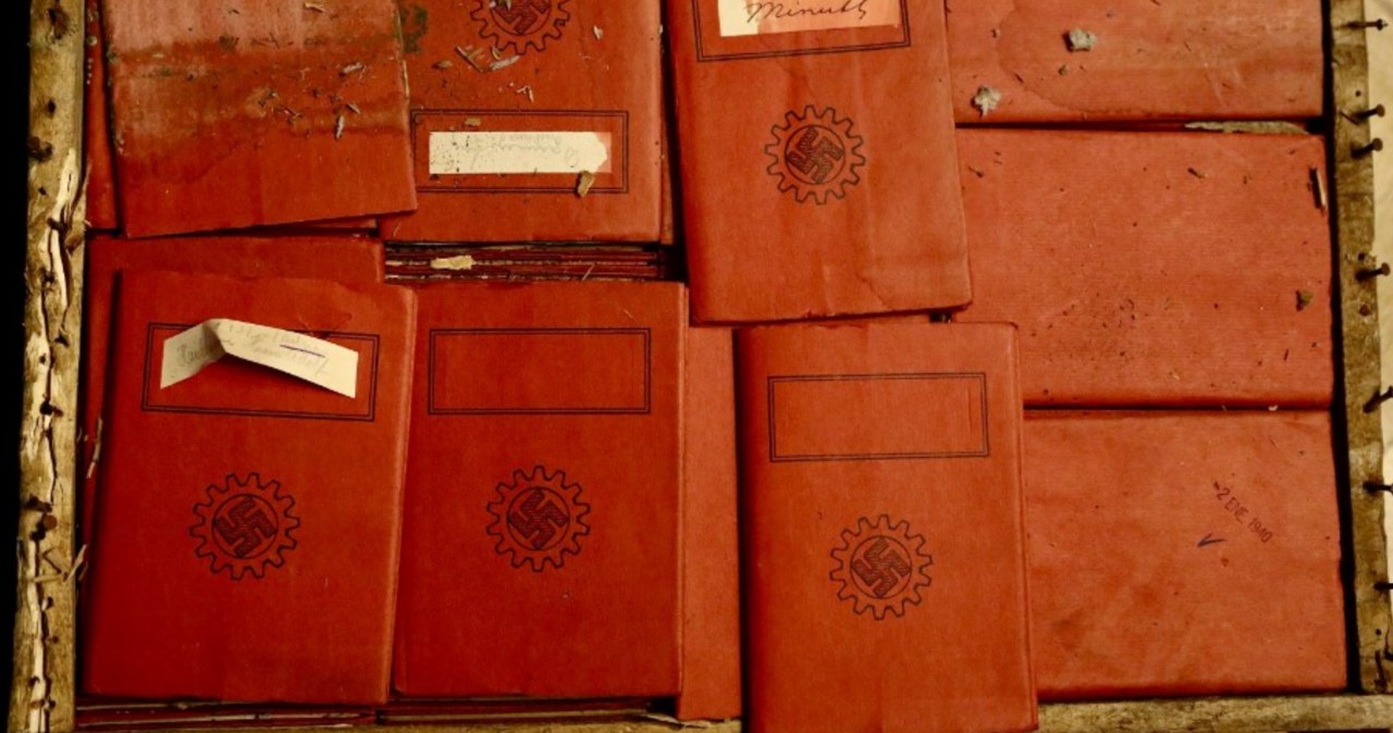 83 Mysterious Boxes Found in Argentine Courthouse. What Do They Hide?