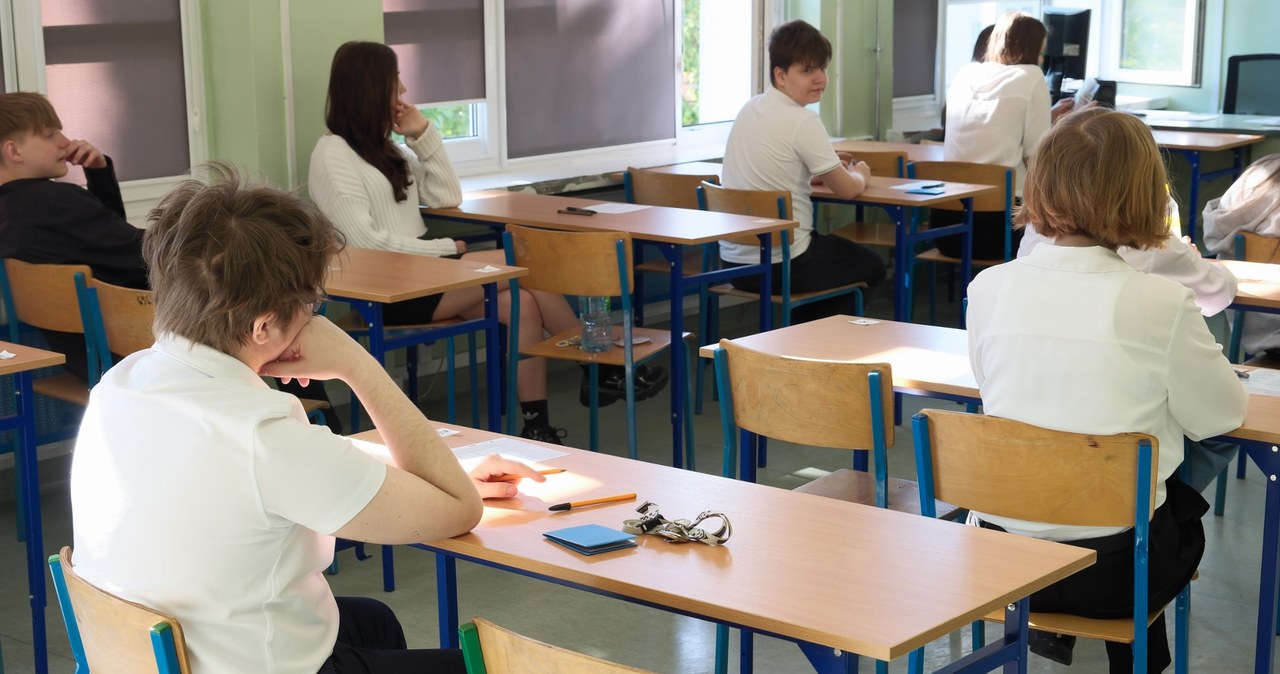 Egzamin ósmoklasisty 2025. Matematyka. Specyficzne ruchy w sieci