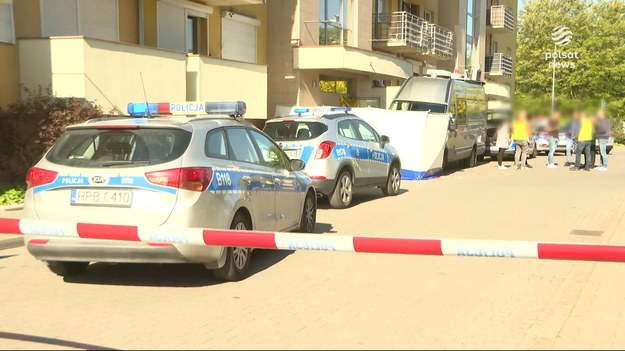 Dramatyczne sceny na wrocławskich Stabłowicach. Mieszkańców wczesnym rankiem zbudziły strzały. Wszystko wskazuje na to, że 55-latek z broni czarnoprochowej zastrzelił 54-letnią kobietę, po czym odebrał sobie życie. O powodach i szczegółach zbrodni dla ''Wydarzeń'' Beata Glinkowska.