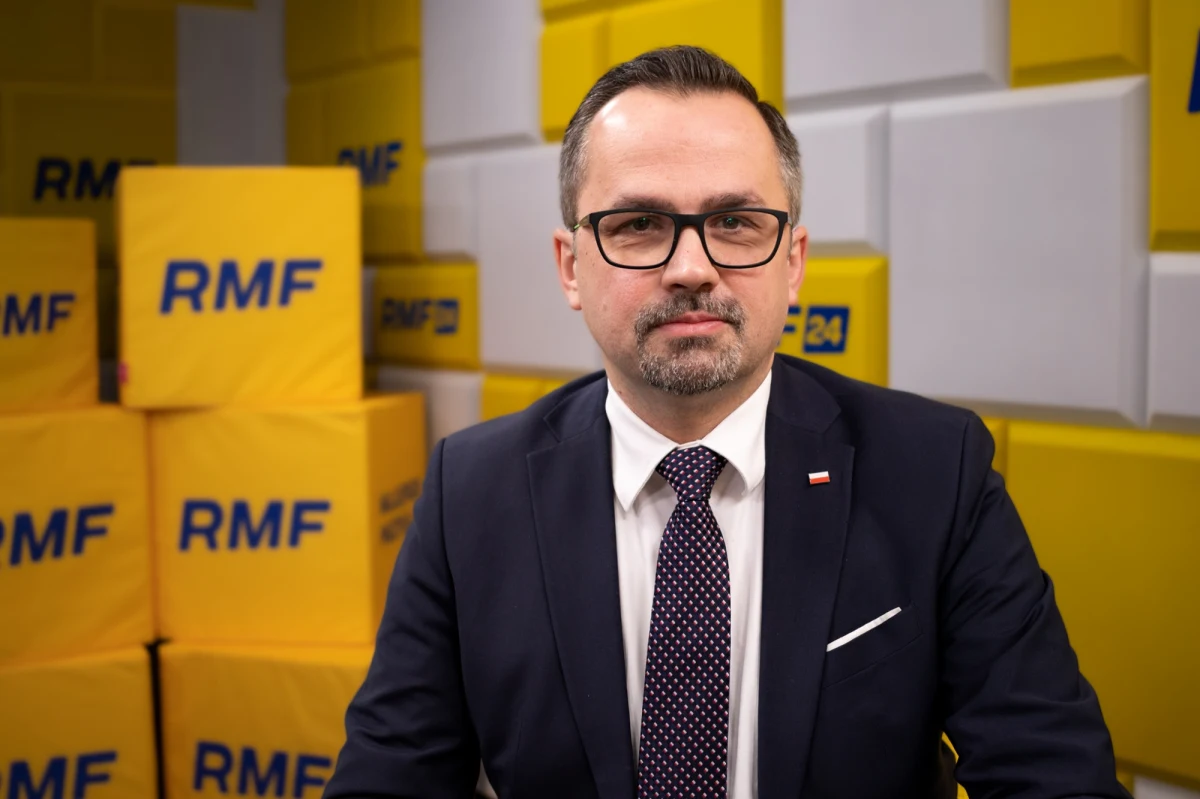 "Być może coś informacyjnie nie zagrało ws. mieszkania Karola Nawrockiego" - przyznał w Rozmowie o 7:00 w Radiu RMF24 Marcin Horała. Polityk PiS podkreślił, że kandydat na prezydenta przekaże kawalerkę na cele charytatywne. "Trwają ustalenia. (...) Nie każda fundacja charytatywna chce zarządzać kawalerką, zwłaszcza że tam będzie też prawo do zamieszkania dla pana Jerzego. Do wyborów niewątpliwie ten akt zostanie podpisany" - zapewnił.