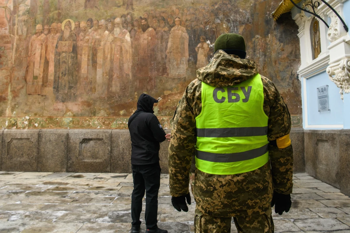 Agent wywiadu wojskowego Rosji został zatrzymany przez Służbę Bezpieczeństwa Ukrainy. Z komunikatu ukraińskich służb wynika, że przygotowywał atak na linie energetyczne prowadzące z Rówieńskiej Elektrowni Jądrowej do Kijowa. Grozi mu dożywocie i konfiskata mienia.