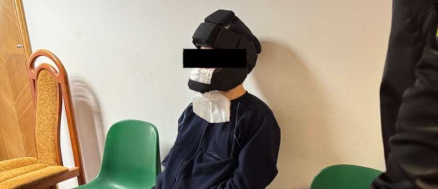 Brutalny atak na Uniwersytecie Warszawskim, w którym 22-letni student prawa Mieszko R. zaatakował portierkę siekierą, wstrząsnął opinią publiczną. Według biegłego sądowego z zakresu psychiatrii Jerzego Pobochy sprawca mógł działać pod wpływem ostrej psychozy.