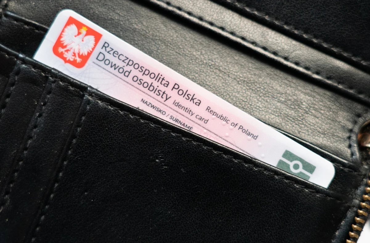 Zasada domniemania niewinności podatnika, weryfikacja autentyczności dowodów osobistych przez banki - o takich proponowanych zmianach w prawie poinformował premier Donald Tusk. Rząd przyjął we wtorek kilka projektów deregulacyjnych.