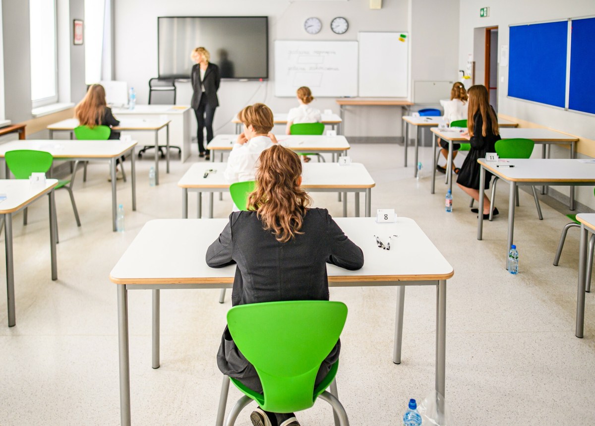 Wczoraj walczyli z językiem polskim, a dziś uczniowie ósmych klas szkół podstawowych mierzyli się z matematyką. Na wykonanie wszystkich zadań mieli 125 minut. Na naszej stronie rmf24.pl publikujemy arkusze CKE oraz rozwiązania.