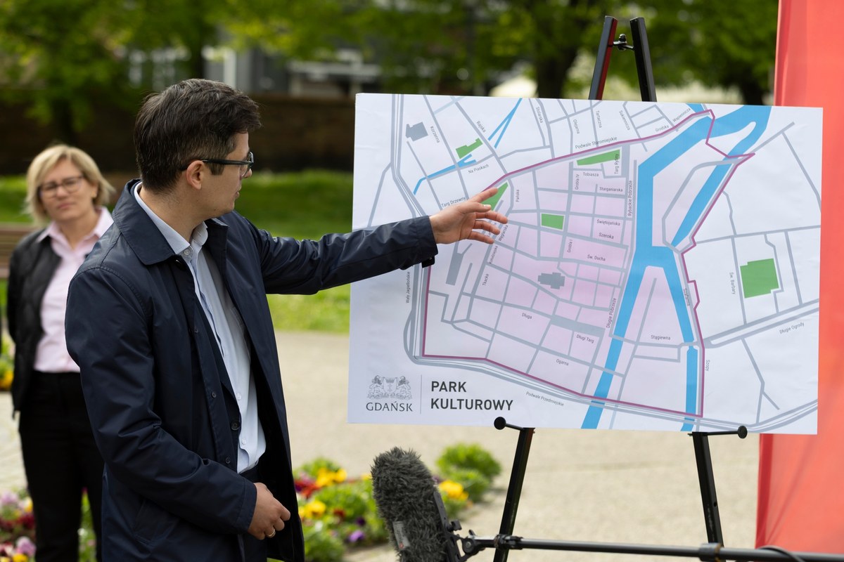 Główne Miasto może wkrótce zmienić swoje oblicze dzięki utworzeniu Parku Kulturowego. Władze Gdańska wznawiają prace nad projektem. Celem jest wprowadzenie ładu i ułatwienie kontroli nad tą przestrzenią. Dotyczy to m.in. nieuregulowanej działalności handlowej czy prowadzenia remontów.