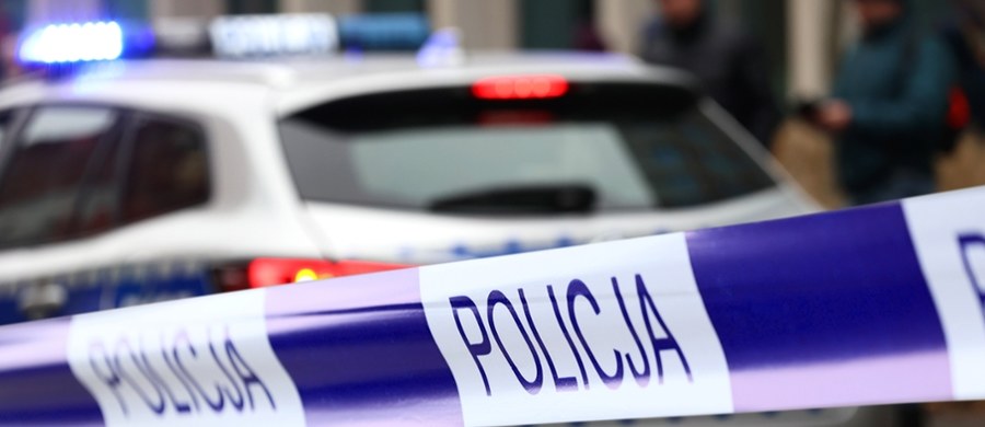 Atak na pracownika jednej z uczelni na warszawskiej Ochocie. 31-letni mężczyzna został uderzony w głowę. Trafił do szpitala.