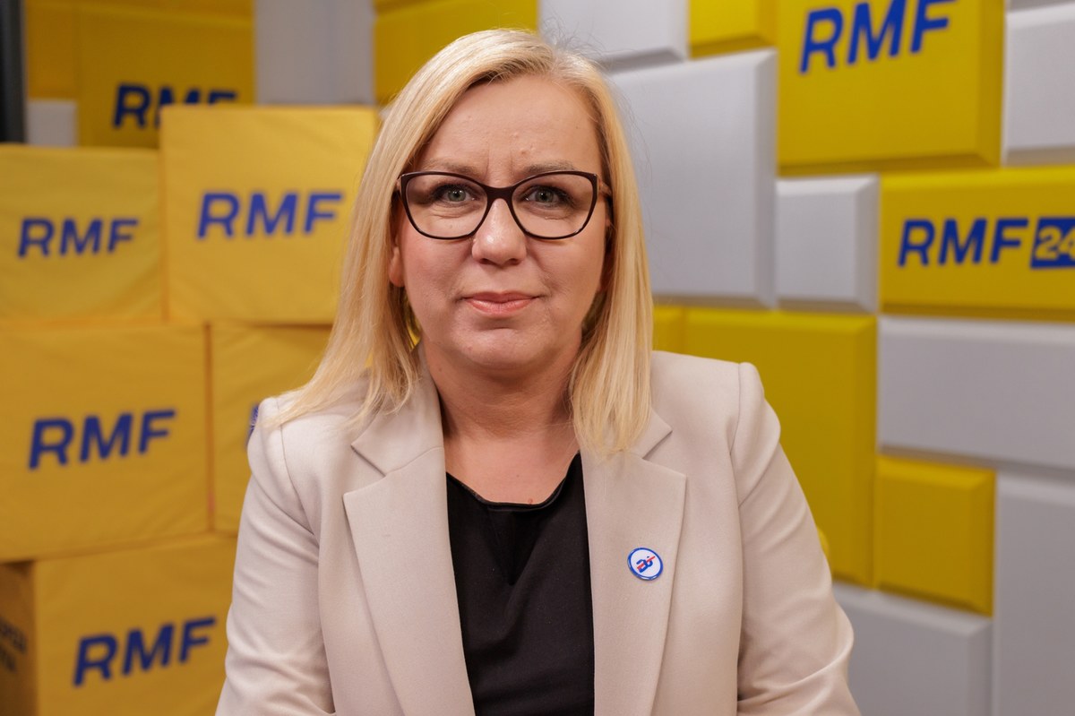 "Jest wstępna decyzja Komisji Europejskiej. Będziemy nad nią pracować. Mamy kalendarz zamknięcia rynków europejskich dla rosyjskich paliw kopalnych, dla surowców energetycznych właśnie z Rosji" – powiedziała minister klimatu i środowiska Paulina Hennig-Kloska w Popołudniowej rozmowie w RMF FM. Zaznaczyła, że nawet jeśli Donald Trump odkupiłby udziały od Rosji w gazociągu, nie będzie mógł tego paliwa sprzedać w Europie. 
