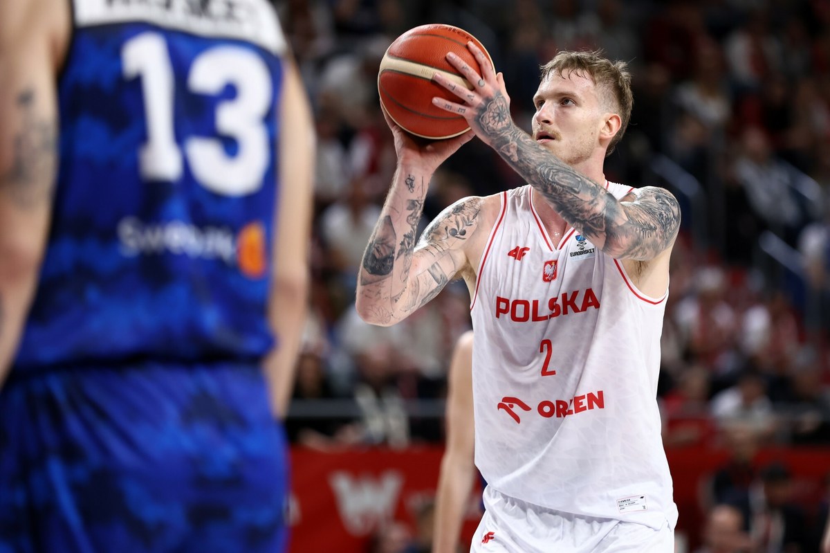 Polscy koszykarze trafili do grupy F eliminacji mistrzostw świata 2027. Rywalem Biało-Czerwonych będzie m.in. Łotwa, piąta drużyna mundialu 2024 i współgospodarz, tak jak Polacy, sierpniowego Eurobasketu. Losowanie odbyło się w Dausze.
