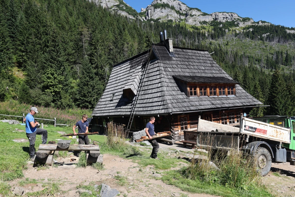 Jeszcze przed wakacjami ma zostać otwarte po remoncie schronisko na Hali Kondratowej w Tatrach. Trwają odbiory techniczne budynku. Schronisko zostało zamknięte dla turystów we wrześniu 2023 roku.
