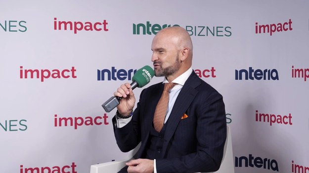 Żadna siła polityczna nie ma dziś odwagi powiedzieć Polakom, że muszą pracować dłużej w obliczu zmian demograficznych - uważa Rafał Brzoska, prezes InPostu. 
