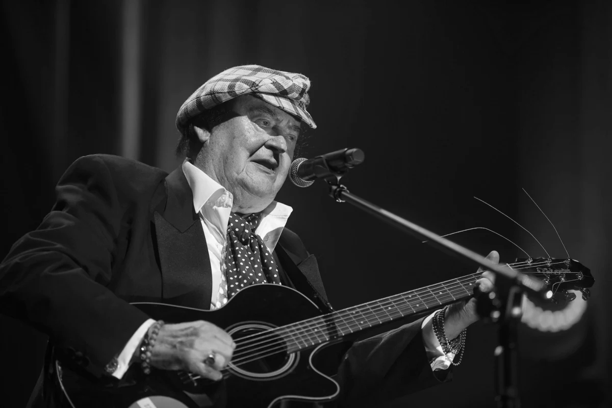 Aleksander Łodzia-Kobyliński "Makino", krakowski pieśniarz, gitarzysta, kompozytor i bard Zwierzyńca, lider i twórca zespołu Andrusy, zmarł w środę w Krakowie w wieku 89 lat - poinformował w środę Urząd Miasta Krakowa.