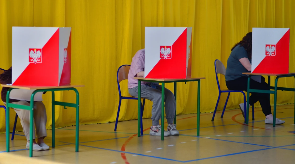 Już za chwilę Polacy wybiorą nowego prezydenta. Zanim jednak ruszymy do urn, obowiązywać będzie cisza wyborcza. Za jej złamanie grożą bardzo wysokie kary - nie tylko finansowe. Kiedy dokładnie zaczyna się cisza i czego nie wolno robić? Odpowiadamy.