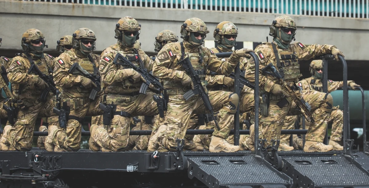 "Stanowcze mówienie 'nie' uważam za absurdalne podejście. Nie znamy formatu tej misji, oczekiwanej skali obecności. Jest taka zasada, że nieobecny traci" - mówi w rozmowie z Tomaszem Terlikowskim w internetowym Radiu RMF24 generał Roman Polko, były dowódca jednostki wojskowej GROM. W ten sposób wojskowy odniósł się do zdecydowanego stanowiska polskiego rządu w sprawie wysłania wojsk stabilizacyjnych do Ukrainy.