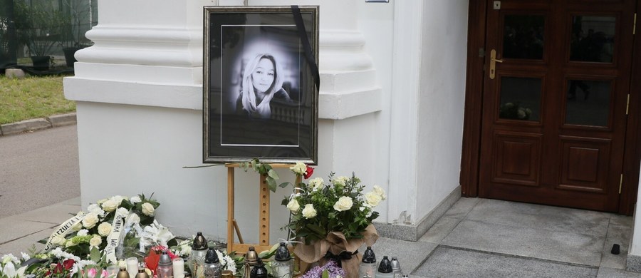 Ranny strażnik i oficer Służby Ochrony Państwa, którzy interweniowali podczas ataku na pracownicę Uniwersytetu Warszawskiego, otrzymają nagrody finansowe. Taką decyzję podjął premier Donald Tusk. Wystąpił też do prezydenta o przyznanie im odznaczeń.