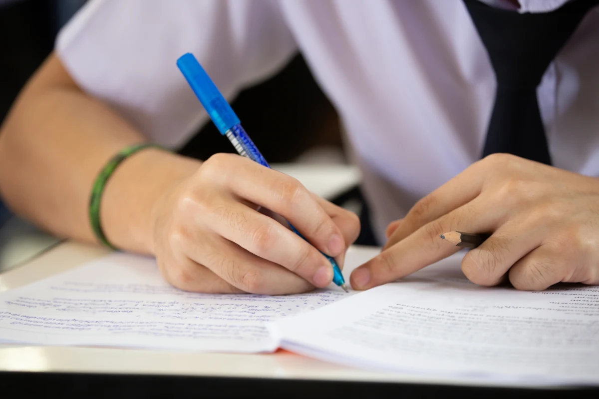 Czwartek dla maturzystów to kolejne egzaminy. Przed południem rozpoczął się pisemny egzamin z geografii, a po południu - test z języków mniejszości narodowych: białoruskiego, ukraińskiego i litewskiego na poziomie podstawowym. Geografia należy do grupy przedmiotów do wyboru - zdają je tylko ci maturzyści, którzy zadeklarowali taką wolę.