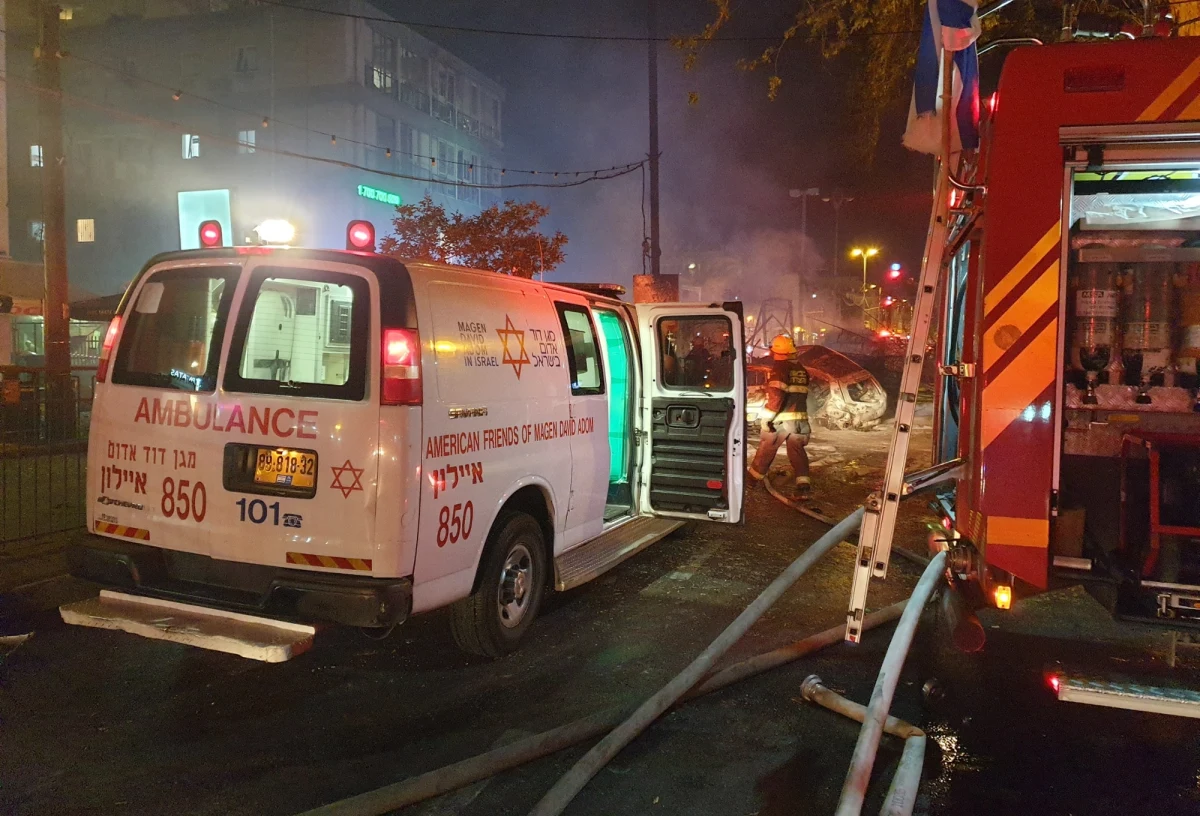 Nie żyje kobieta w zaawansowanej ciąży, która została ciężko ranna w wyniku ataku terrorystycznego w okolicach żydowskiego osiedla Bruchin na okupowanym Zachodnim Brzegu Jordanu - podano w czwartek. Mimo dramatycznych okoliczności, lekarzom udało się uratować jej dziecko poprzez cesarskie cięcie wykonane tuż po przewiezieniu rannej do szpitala.