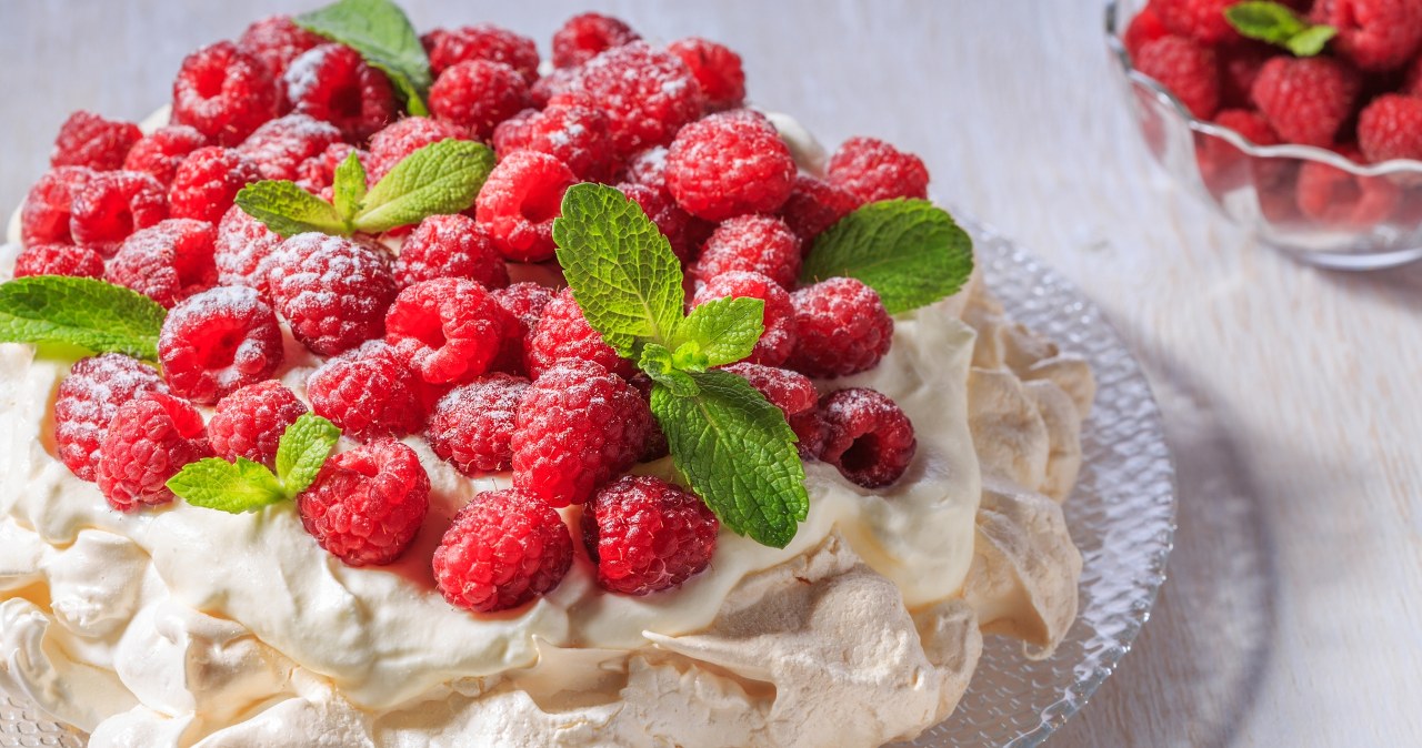 Niebo w gębie i chmurka na talerzu – zrób tort bezowy jak profesjonalistka!