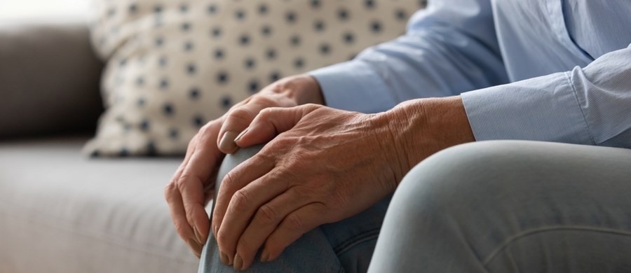 Amerykańscy naukowcy z Vanderbilt University Medical Center i University of Pittsburgh badali, w jaki sposób nawyki związane ze stylem życia mogą wpływać na prawdopodobieństwo rozwoju choroby Alzheimera.
Wnioski zostały opublikowane na łamach pisma „Alzheimer’s & Dementia”.