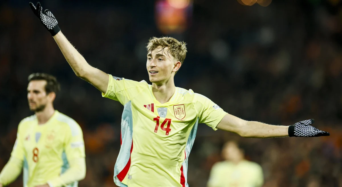 Sezon ligowy w Europie powoli dobiega końca. Cieszą się z tego na pewno kibice Realu Madryt, bo wiele wskazuje na to, że ich ulubieńcy zakończą rozgrywki bez żadnego trofeum. Fani "Królewskich" mają jednak jeszcze jeden powód do radości - włodarze klubu rozpoczęli ofensywę transferową. Pierwszym nabytkiem może być 20-letni środkowy obrońca Dean Huijsen z A.F.C. Bournemouth.