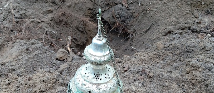 Oryginalne znalezisko na terenie leśnictwa Dziewięcierz na Podkarpaciu. Podczas poszukiwań z wykorzystaniem wykrywacza metali natrafiono na niecodzienny skarb – trybularz z przełomu XIX i XX w.