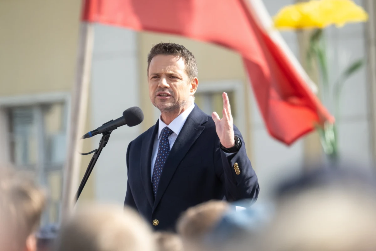 ​Na ostatniej prostej kampanii wyborczej mnożą się oskarżenia o dezinformację. Szefowa sztabu wyborczego Rafała Trzaskowskiego Wioletta Paprocka zapowiedziała złożenie w prokuraturze doniesienia w sprawie zmasowanej akcji podszywania się pod jego komitet wyborczy. W środę o podobne działanie oskarżony był ten sam komitet. 