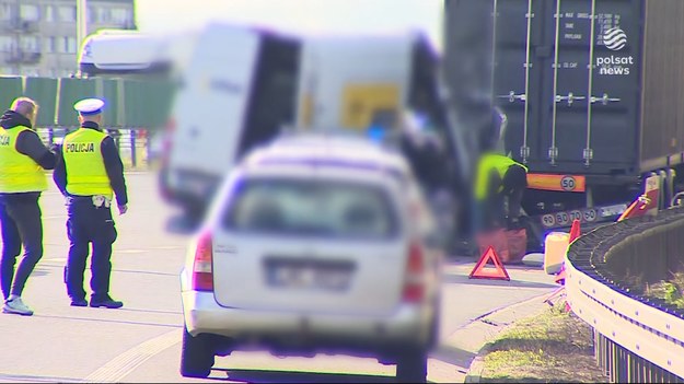 Tragiczny wypadek na autostradzie pod Warszawą i pytanie, czy bus  był przystosowany do przewozu takiej liczby osób. W środku nocy bus wjechał z impetem w stojącego na poboczu Tira, zginęło 5 osób. Obaj kierowcy byli trzeźwi, trwa wyjaśnianie okoliczności wypadku. Dla ''Wydarzeń'' Agata Gwizdała.