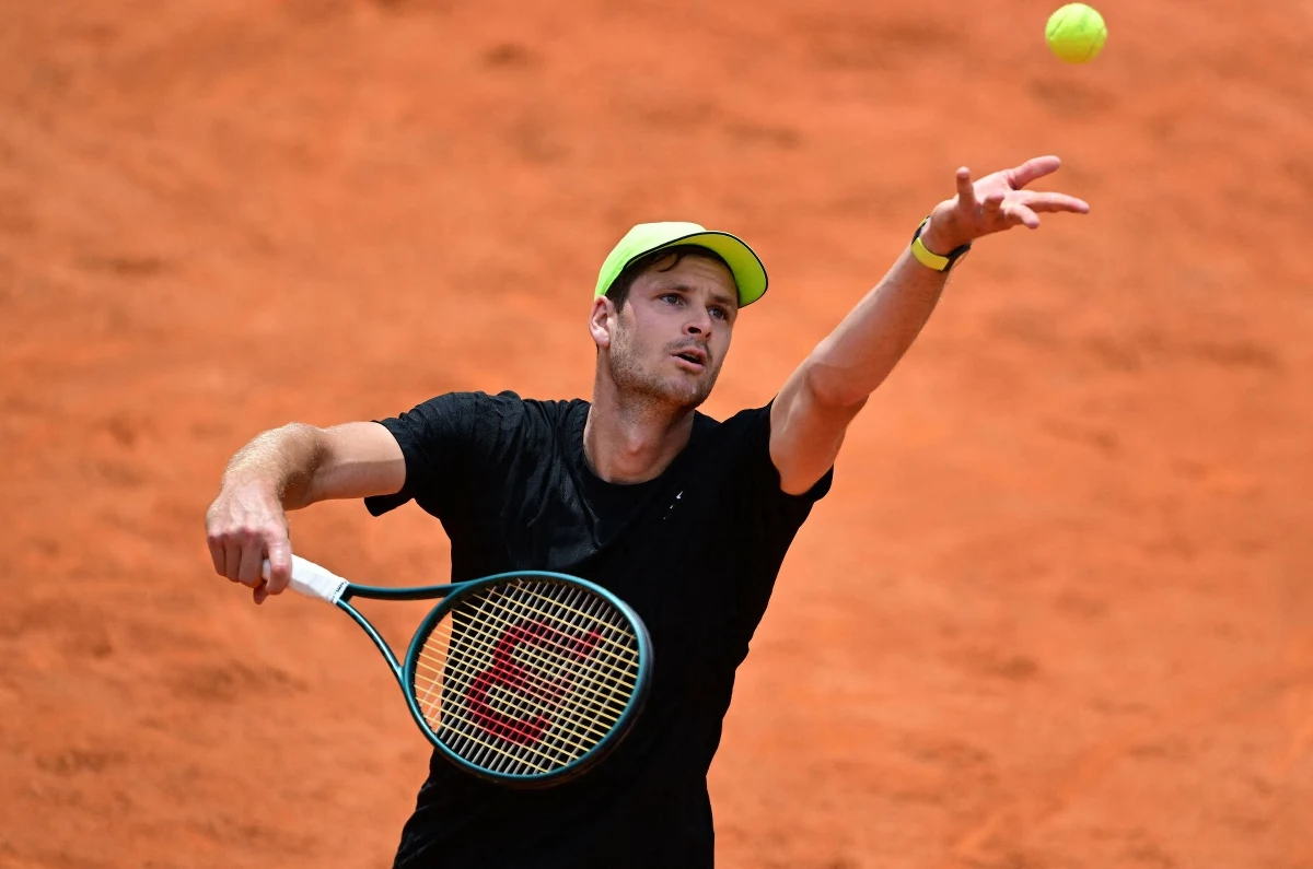 Hubert Hurkacz musiał uznać wyższość rozstawionego z numerem 11. Tommy'ego Paula w ćwierćfinale ATP 1000 na kortach ziemnych w Rzymie. Amerykanin wygrał z Polakiem 7:6 (4), 6:3. Mecz trwał 1 godzinę i 58 minut.