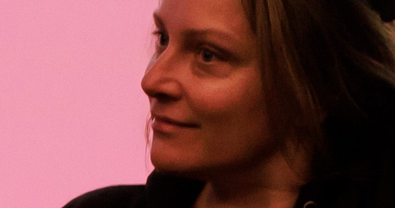 - Stworzyłam ten film jako poetycką metaforę, aby opowiedzieć o społeczeństwie, które ogranicza i zmusza ludzi, zwłaszcza kobiety, do myślenia i zachowywania się w określony sposób - mówi w rozmowie z Interią mieszkająca we Francji, mająca polskie korzenie, reżyserka Julia Kowalski. Jej film "Bądź wola moja" ma światową premierę podczas trwającego obecnie festiwalu w Cannes. - Właściwie nie wiem dokładnie, kim jestem. W moich filmach szukam tej tożsamości. (...) Mam mieszane uczucia co do Polski - dodaje.
