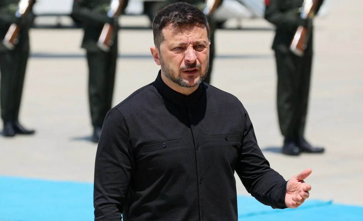 Wołodymyr Zełenski nie weźmie udziału w czwartkowych rozmowach pokojowych w Stambule. Ukraiński prezydent zaznaczył jednak, że z szacunku do prezydentów USA i Turcji wyśle delegację na spotkanie z Rosją. 