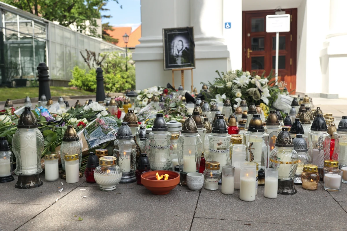 Uniwersytet Warszawski przekazał informacje o pogrzebie pracującej na uczelni portierki, która została zabita w czasie ataku z 7 maja. Rodzina kobiety apeluje do mediów o to, by powstrzymały się od udziału w uroczystościach. 