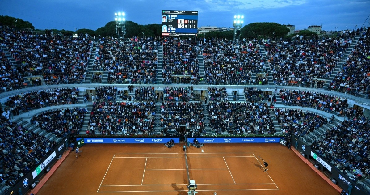 Demolka na Campo Centrale tuż przed starciem Gauff. 64 minuty turniejowej "1"