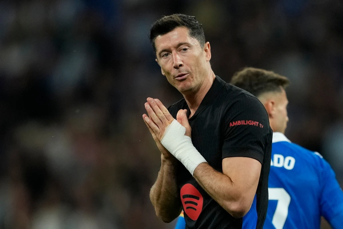 Barcelona, w składzie z Robertem Lewandowskim i Wojciechem Szczęsnym, pokonała na stadionie lokalnego rywala Espanyol 2:0 i zapewniła sobie 28. w historii tytuł piłkarskiego mistrza Hiszpanii. Bramki zdobyli Lamine Yamal (53.) i Fermin Lopez (90+5.).