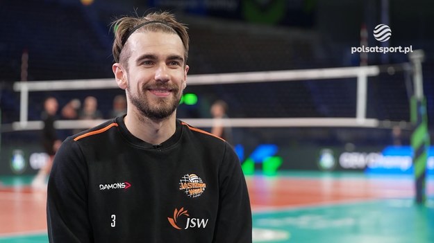 JSW Jastrzębski Węgiel zmierzy się z Aluronem CMC Wartą Zawiercie w półfinale siatkarskiej Ligi Mistrzów. - Chcielibyśmy przeżyć te chwile na 110 procent - powiedział Jakub Popiwczak, libero JSW Jastrzębskiego Węgla, dla którego będą to ostatnie mecze w barwach klubu.


