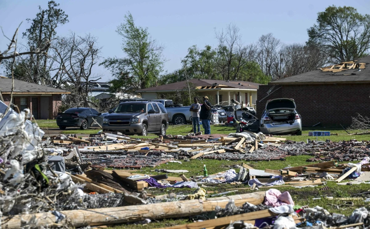 Synoptycy ostrzegają przed ekstremalnie niebezpieczną pogodą w USA. Do końca tygodnia przez środkowo-wschodnią część kraju przetoczy się seria potężnych burz z gradobiciami, tornadami i niszczycielskimi wiatrami. Zagrożonych jest aż 200 milionów mieszkańców - skutki mogą być katastrofalne.