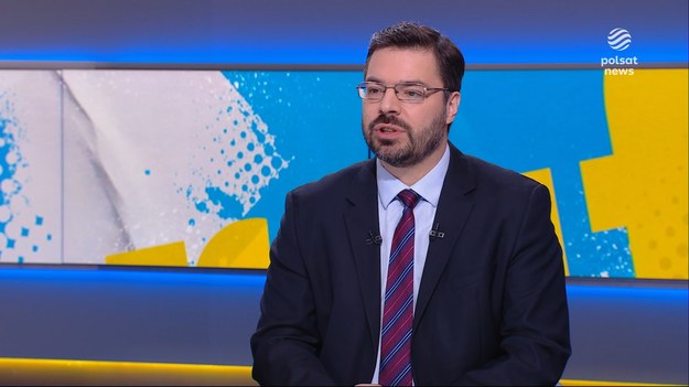 W ostatnim czasie na Facebooku pojawiały się reklamy wideo, w których zachwalano kandydata Koalicji Obywatelskiej Rafała Trzaskowskiego, a krytykowano kandydatów Konfederacji Sławomira Mentzena i popieranego przez PiS Karola Nawrockiego. Według doniesień mediów akcja była finansowana przez firmę z zagranicznym kapitałem. Kandydat KO odciął się od wszystkiego, a sprawa została zgłoszona do NASK i PKW. Do sprawy odniósł się w programie "Graffiti" Stanisław Tyszka. - To jest absolutny skandal. Obrzydliwa kampania, która jest w dużej mierze skierowana przeciwko Sławomirowi Mentzenowi. On już wcześniej sygnalizował, że Platforma Obywatelska prowadziła nielegalną, kłamliwą kampanię w internecie - powiedział europoseł Konfederacji. Polityk podkreślił, że te działania kierowane były przede wszystkim przeciwko kandydatowi Konfederacji, a nie Karolowi Nawrockiemu. - On jako jedyny ma szansę 18 maja wejść do drugiej tury i rozbić duopol, który rządzi Polską od 20 lat - dodał. Stanisław Tyszka powiedział, że zarówno on, jak i sztab Sławomira Mentzena wierzą w prawdziwość doniesień na temat kampanii Rafała Trzaskowskiego, ponieważ są zdjęcia Jakuba Kocjana zarówno z prezydentem Warszawy, jak i innymi politykami KO. - To są historie przypominające upadek I Rzeczpospolitej - finansowanie polskich ugrupowań, partii politycznych z zagranicy. Apeluję, żeby tym bardziej głosować na Sławomira Mentzena, który jest człowiekiem niezależnym i nie jest uwikłany w podejrzane relacje z zagranicą - powiedział. Dodał, że nie wyklucza, że ta sytuacja poważnie zaważy na sytuacji w Polsce, a po wyborach będzie dalsza walka i zgłaszanie nieprawidłowości do sądu. - Mamy poważne problemy jeśli chodzi o architekturę sądową - zauważył Tyszka.
