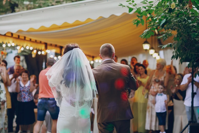 Polacy wolą dawać gotówkę na ślubie – sprzęt AGD wyszedł z mody