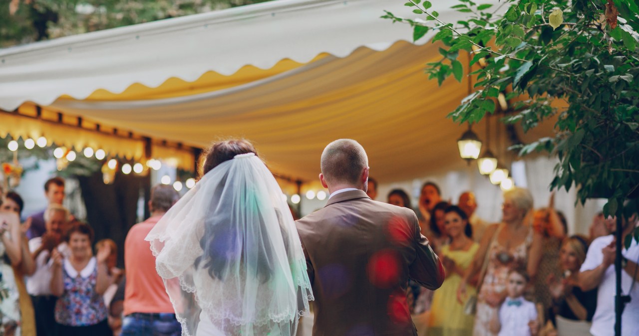 Panna młoda o cenach za talerzyk weselny. "Góra pieniędzy"