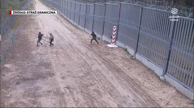Jeszcze w tym miesiącu rząd będzie chciał przedłużyć o kolejne 60 dni przepisy o zawieszeniu prawa do azylu. Projekt jest już w sejmie. Jak twierdzą, powody do takiej decyzji są. Podlaska straż graniczna udostępniła nagranie, na którym widać jak osoba w białoruskim mundurze pomaga cudzoziemcom pokonać zaporę. W ostatnich dniach granicę próbuje przekroczyć średnio kilkadziesiąt osób dziennie. Dla ''Wydarzeń'' Przemysław Sławiński.