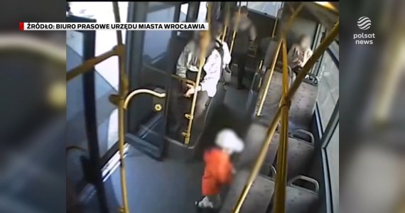 ''Wydarzenia'': 4-latek wsiadł sam do autobusu miejskiego. Nikt z pasażerów nie zareagował