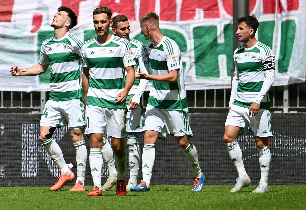 Lechia Gdańsk z licencją na grę w Ekstraklasie w kolejnym sezonie. Ostateczną decyzję podjęła w tej sprawie Komisja Odwoławcza do spraw Licencji Klubowych PZPN. Lechia rozpocznie jednak rozgrywki z pięcioma ujemnymi punktami. Na gdański klub nałożono też rozszerzony nadzór finansowy.