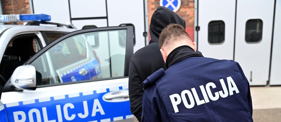 Dwaj byli policjanci zostali uniewinnieni od zarzutu nieumyślnego spowodowania śmierci mężczyzny, którego zatrzymali i obezwładnili na jednej z ulic Lublina. Chodzi o sprawę z sierpnia 2020 r. Wyrok nie jest prawomocny. 