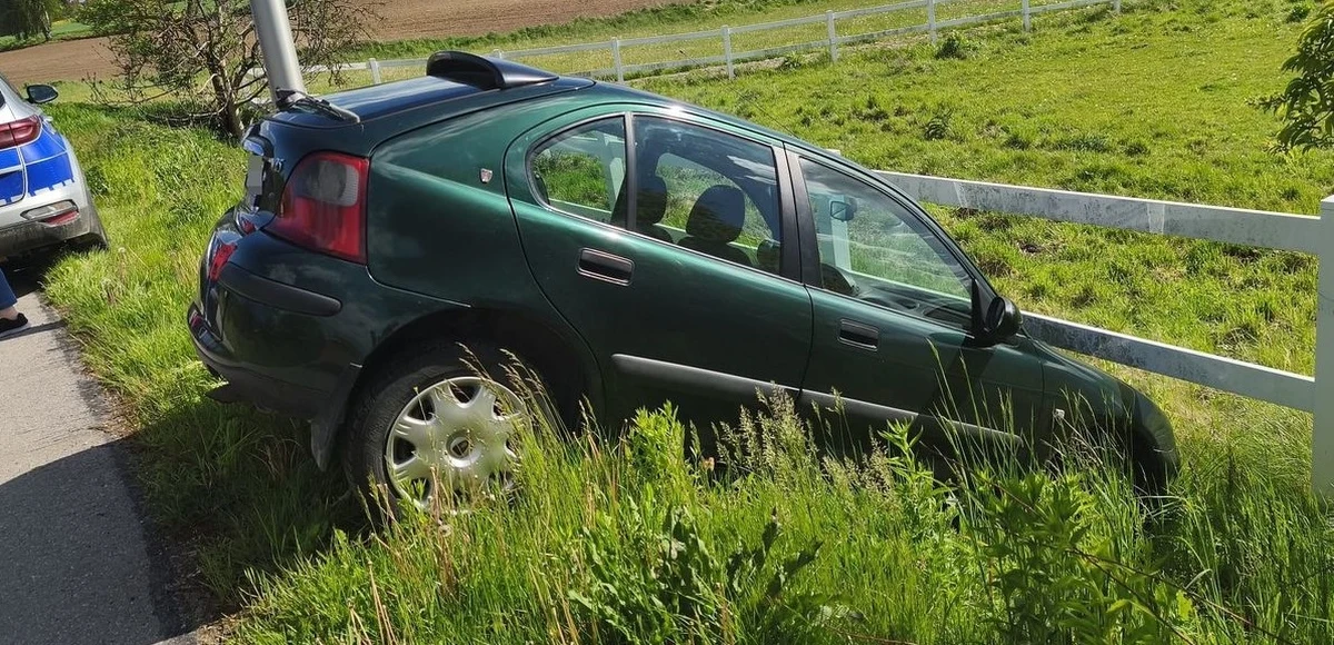 Ponad 3 promile alkoholu w organizmie miał 50-latek, który wjechał samochodem do rowu w Sadurkach na Lubelszczyźnie. Mężczyzna próbował uciec z miejsca zdarzenia, ale został zatrzymany i grozi mu surowa kara.   