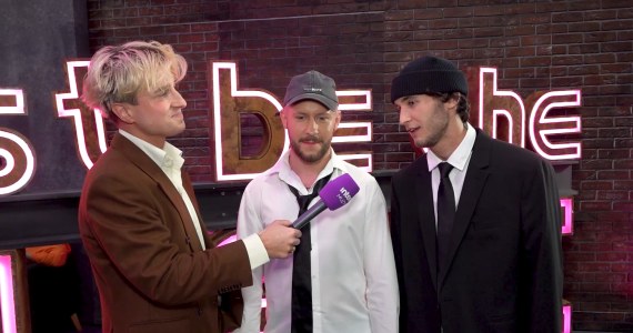 Alien i Majtis tuż przed wyjściem na scenę. Show "Must Be The Music" dobiega końca