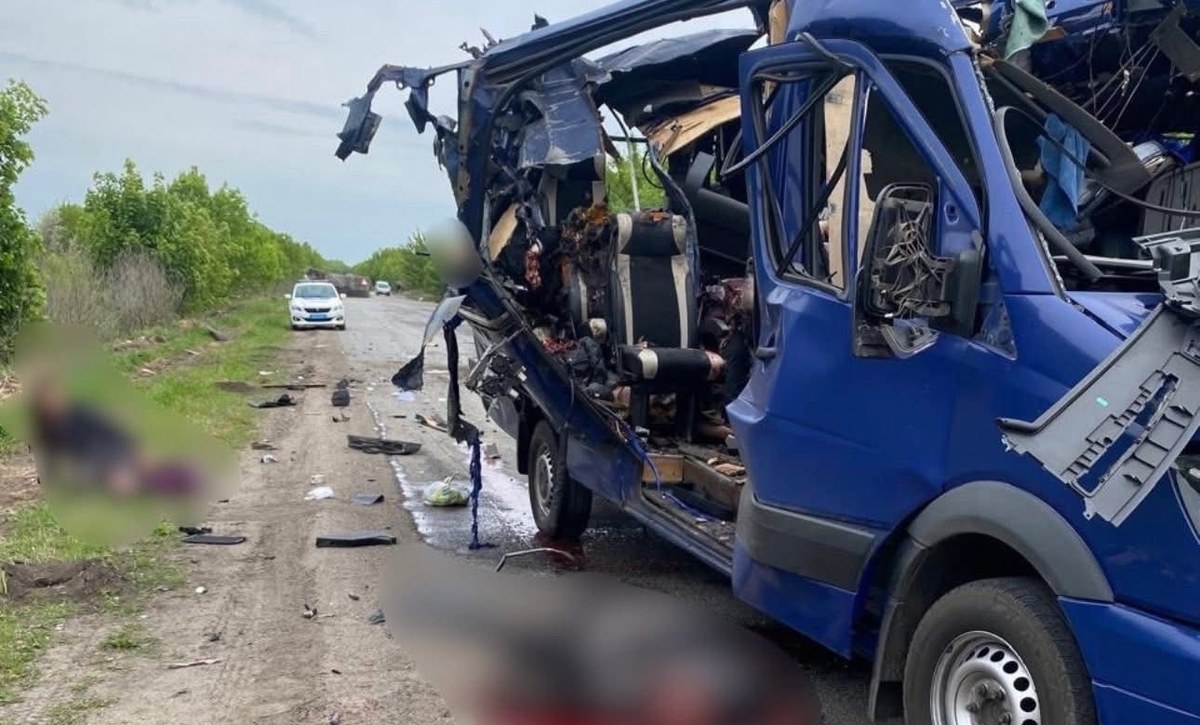 Rankiem 17 maja wojska rosyjskie zaatakowały dronem autobus pasażerski w obwodzie sumskim. Według wstępnych informacji Rosjanie użyli do ataku dronu bojowego Lancet. W ataku zginęło co najmniej 9 osób.