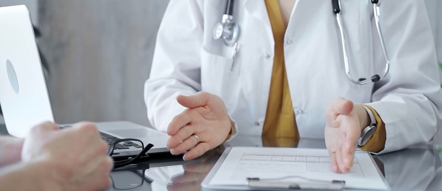 Według danych, w Polsce może chorować na nie nawet 11 milionów dorosłych osób, z czego ponad 3 miliony o tym nie wie i nie zdaje sobie sprawy z zagrożenia powikłaniami, takimi jak: udar mózgu, zawał, niewydolność serca i nerek. Zagrożenie jest duże, bo nadciśnienie tętnicze przez lata może nie dawać żadnych objawów. O „cichym zabójcy” – mówimy głośno w Światowym Dniu Nadciśnienia Tętniczego.