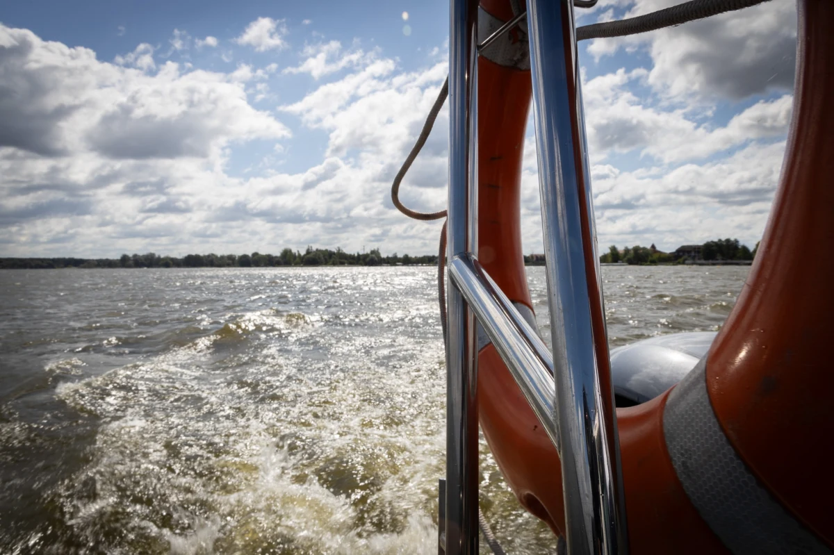 W okolicach Iławy (woj. warmińsko-mazurskie) w sobotę rano doszło do tragedii. W jeziorze Jeziorak utopił się 57-letni mieszkaniec Mazowsza.