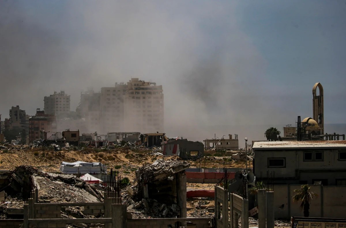 W ciągu ostatniej doby Strefa Gazy stała się areną jednej z najbardziej krwawych faz konfliktu izraelsko-palestyńskiego. Lokalne służby medyczne, cytowane przez agencję Reutera, podają, że w wyniku izraelskich nalotów zginęło 146 Palestyńczyków, a 459 zostało rannych. 