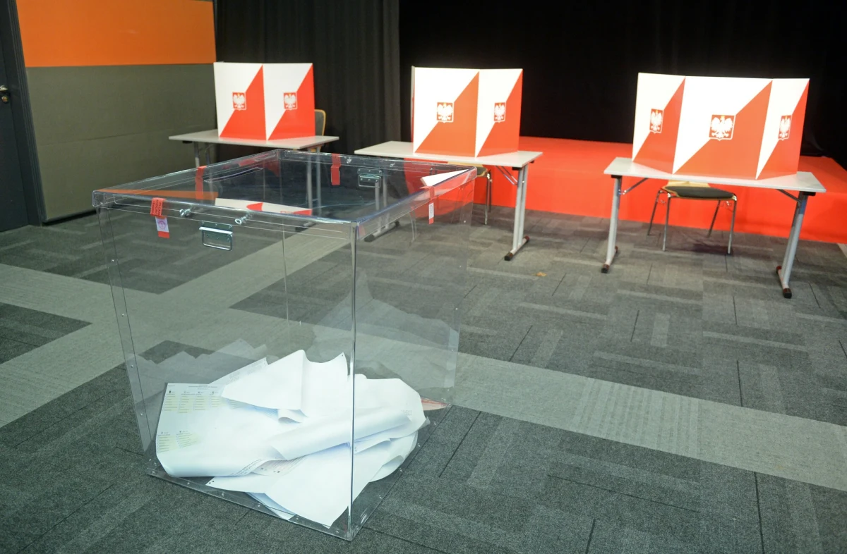 W 57 obwodach w Stanach Zjednoczonych zakończyło się głosowanie w I turze wyborów prezydenckich. Do udziału w głosowaniu zgłosiło się ponad 43 tys. osób. 