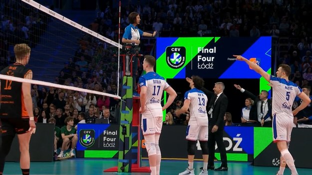 JSW Jastrzębski Węgiel - Halkbank Ankara. Siatkówka, Liga Mistrzów - mecz o 3. miejsce. Nerwowa końcówka drugiego seta.