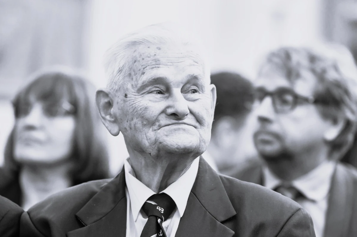 Bogusław Nizieński zmarł w niedzielę 18 maja. Był żołnierzem Armii Krajowej i Narodowej Organizacji Wojskowej, w czasach III RP sędzią Sądu Najwyższego i pierwszym Rzecznikiem Interesu Publicznego ds. lustracji. Przed 1989 r. działał w opozycji. Zasłynął jako twórca tzw. "listy Nizieńskiego", będącej zestawieniem osób zarejestrowanych przez SB jako tajni współpracownicy, co do których nie zachowały się w archiwum IPN-u materiały operacyjne, stanowiące dowód w procesie lustracji przed sądem lustracyjnym.